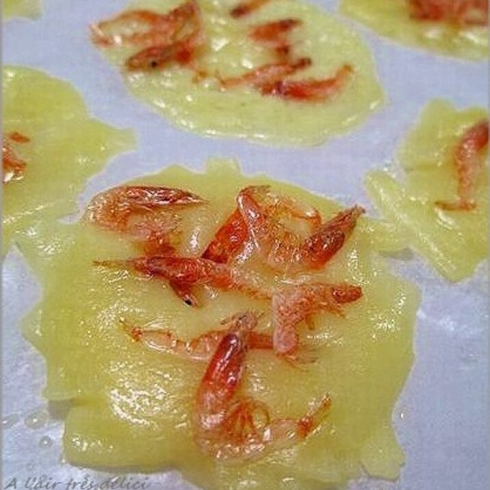レンジで簡単! 桜えびのチーズせんべい